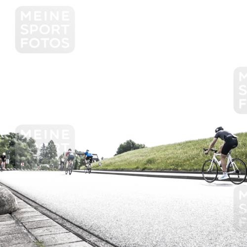 21.06.2026 - 29. Vierlanden-Triathlon H.Heesch http://msf.ph/oto/9899290 21.06.2026 10:57:04 Radfahren 58, 145, 255, 328, 368, 374, 391, 488, 514, 517, 585 meine-sportfotos.de