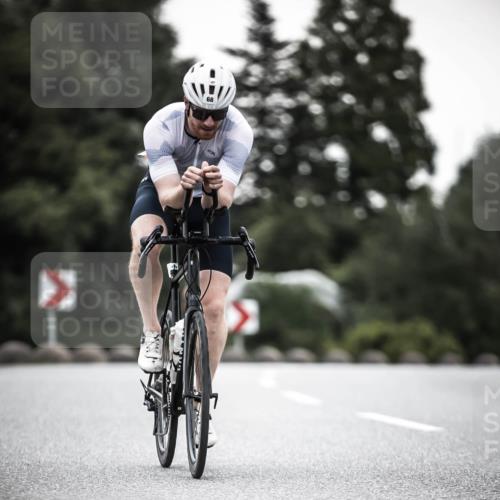 21.06.2026 - 29. Vierlanden-Triathlon H.Heesch http://msf.ph/oto/9899418 21.06.2026 10:07:26 Radfahren 2, 68, 88, 270 meine-sportfotos.de