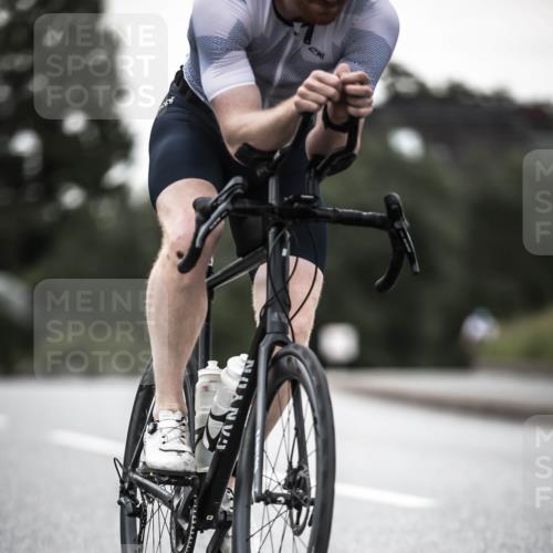 21.06.2026 - 29. Vierlanden-Triathlon H.Heesch http://msf.ph/oto/9899457 21.06.2026 10:07:26 Radfahren 2, 68, 88, 270 meine-sportfotos.de