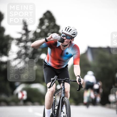 21.06.2026 - 29. Vierlanden-Triathlon H.Heesch http://msf.ph/oto/9899744 21.06.2026 10:08:01 Radfahren 7, 59, 80, 305, 334, 371 meine-sportfotos.de