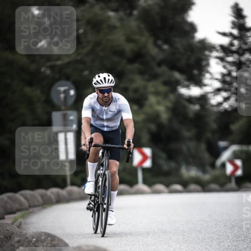 21.06.2026 - 29. Vierlanden-Triathlon H.Heesch http://msf.ph/oto/9899868 21.06.2026 10:08:11 Radfahren 38, 371, 373 meine-sportfotos.de