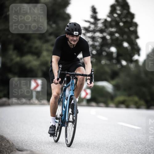 21.06.2026 - 29. Vierlanden-Triathlon H.Heesch http://msf.ph/oto/9900123 21.06.2026 10:08:37 Radfahren 82, 358 meine-sportfotos.de