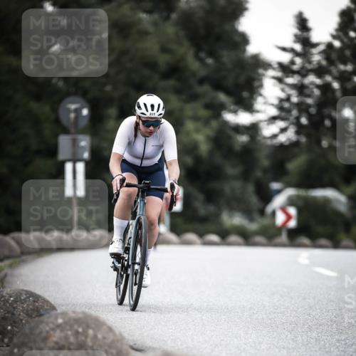21.06.2026 - 29. Vierlanden-Triathlon H.Heesch http://msf.ph/oto/9900190 21.06.2026 10:08:47 Radfahren 30, 212, 269, 277 meine-sportfotos.de