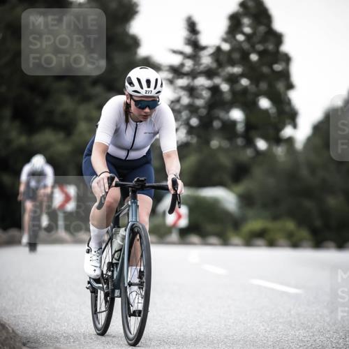 21.06.2026 - 29. Vierlanden-Triathlon H.Heesch http://msf.ph/oto/9900219 21.06.2026 10:08:48 Radfahren 30, 212, 269, 277 meine-sportfotos.de