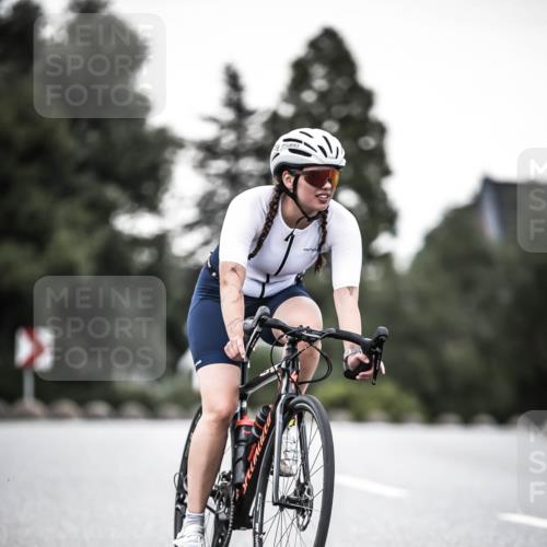 21.06.2026 - 29. Vierlanden-Triathlon H.Heesch http://msf.ph/oto/9900279 21.06.2026 10:08:51 Radfahren 30, 269, 277 meine-sportfotos.de