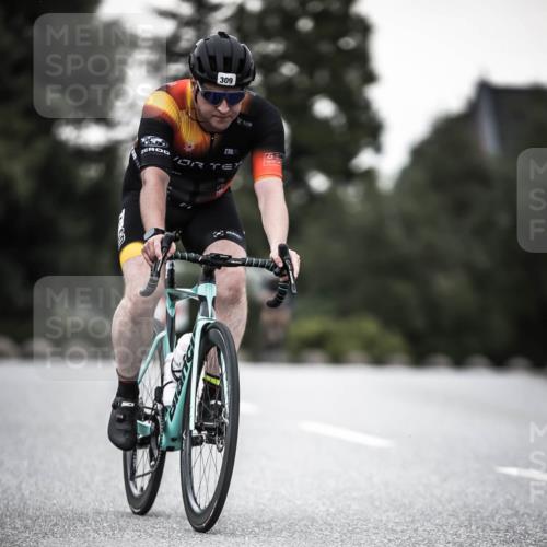 21.06.2026 - 29. Vierlanden-Triathlon H.Heesch http://msf.ph/oto/9900776 21.06.2026 10:09:57 Radfahren 29, 40, 69, 309 meine-sportfotos.de