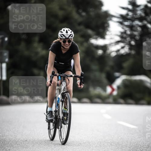 21.06.2026 - 29. Vierlanden-Triathlon H.Heesch http://msf.ph/oto/9901018 21.06.2026 09:29:41 Radfahren 186, 249 meine-sportfotos.de