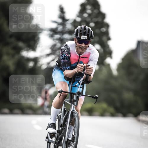 21.06.2026 - 29. Vierlanden-Triathlon H.Heesch http://msf.ph/oto/9901047 21.06.2026 09:29:42 Radfahren 186, 249, 281 meine-sportfotos.de