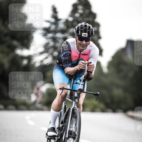 21.06.2026 - 29. Vierlanden-Triathlon H.Heesch http://msf.ph/oto/9901050 21.06.2026 09:29:42 Radfahren 186, 249, 281 meine-sportfotos.de