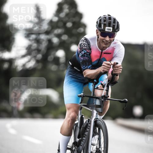 21.06.2026 - 29. Vierlanden-Triathlon H.Heesch http://msf.ph/oto/9901056 21.06.2026 09:29:43 Radfahren 186, 249, 281 meine-sportfotos.de