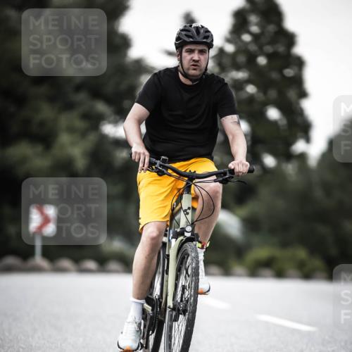21.06.2026 - 29. Vierlanden-Triathlon H.Heesch http://msf.ph/oto/9901072 21.06.2026 10:10:30 Radfahren 3, 163, 230, 356 meine-sportfotos.de