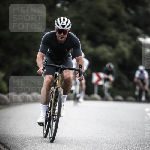 21.06.2026 - 29. Vierlanden-Triathlon H.Heesch http://msf.ph/oto/9901101 21.06.2026 09:29:55 Radfahren 7, 38, 67, 82, 88, 100, 109 meine-sportfotos.de