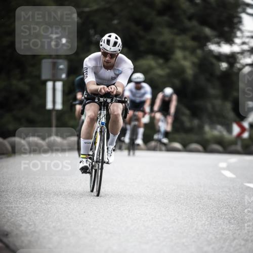 21.06.2026 - 29. Vierlanden-Triathlon H.Heesch http://msf.ph/oto/9901109 21.06.2026 09:29:57 Radfahren 7, 38, 59, 67, 82, 88, 100, 109, 163, 276 meine-sportfotos.de