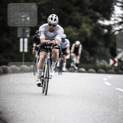 21.06.2026 - 29. Vierlanden-Triathlon H.Heesch http://msf.ph/oto/9901112 21.06.2026 09:29:57 Radfahren 7, 38, 59, 67, 82, 88, 100, 109, 163, 276 meine-sportfotos.de