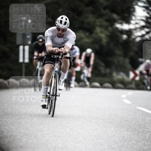 21.06.2026 - 29. Vierlanden-Triathlon H.Heesch http://msf.ph/oto/9901115 21.06.2026 09:29:57 Radfahren 7, 38, 59, 67, 82, 88, 100, 109, 163, 276 meine-sportfotos.de
