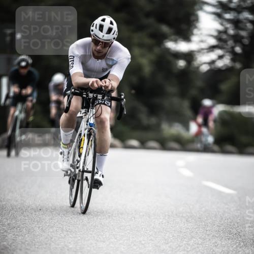 21.06.2026 - 29. Vierlanden-Triathlon H.Heesch http://msf.ph/oto/9901127 21.06.2026 09:29:57 Radfahren 7, 38, 59, 67, 82, 88, 100, 109, 163, 276 meine-sportfotos.de