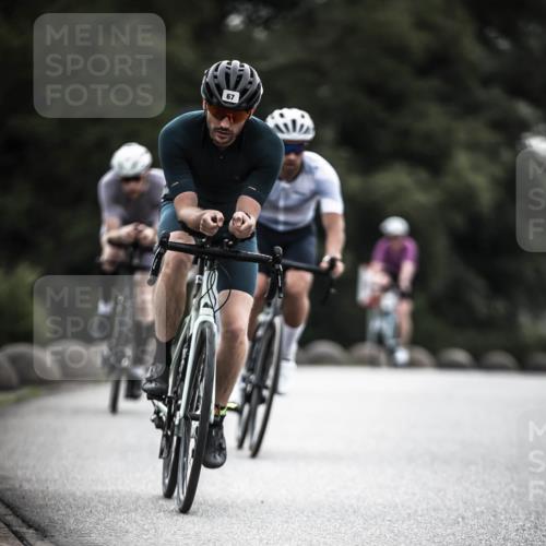 21.06.2026 - 29. Vierlanden-Triathlon H.Heesch http://msf.ph/oto/9901140 21.06.2026 09:29:59 Radfahren 7, 38, 59, 67, 82, 88, 100, 109, 163, 276 meine-sportfotos.de