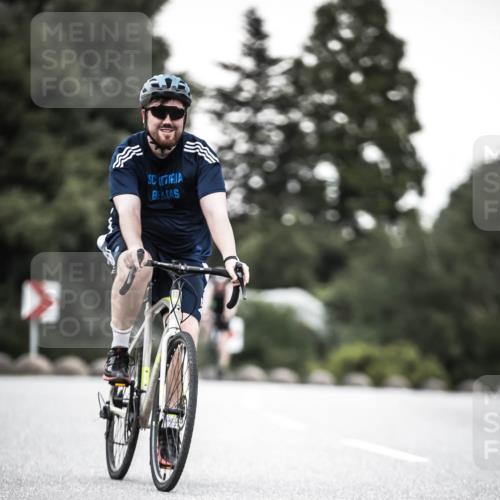 21.06.2026 - 29. Vierlanden-Triathlon H.Heesch http://msf.ph/oto/9901215 21.06.2026 10:11:19 Radfahren 325, 338 meine-sportfotos.de