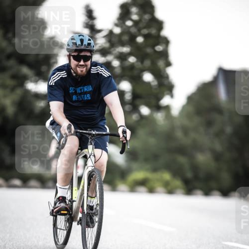 21.06.2026 - 29. Vierlanden-Triathlon H.Heesch http://msf.ph/oto/9901230 21.06.2026 10:11:19 Radfahren 325, 338 meine-sportfotos.de