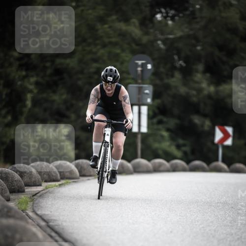 21.06.2026 - 29. Vierlanden-Triathlon H.Heesch http://msf.ph/oto/9901285 21.06.2026 09:30:22 Radfahren 80, 118, 133, 246 meine-sportfotos.de