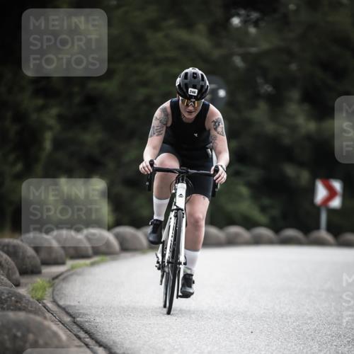 21.06.2026 - 29. Vierlanden-Triathlon H.Heesch http://msf.ph/oto/9901298 21.06.2026 09:30:23 Radfahren 80, 133, 246 meine-sportfotos.de