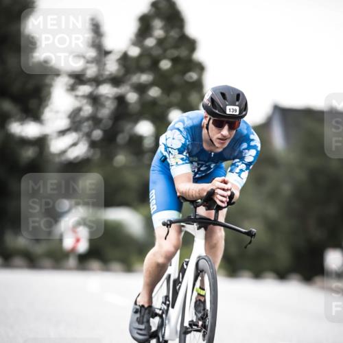 21.06.2026 - 29. Vierlanden-Triathlon H.Heesch http://msf.ph/oto/9901327 21.06.2026 10:11:29 Radfahren 139, 198, 296, 338 meine-sportfotos.de