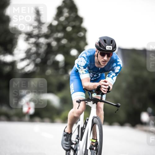 21.06.2026 - 29. Vierlanden-Triathlon H.Heesch http://msf.ph/oto/9901330 21.06.2026 10:11:29 Radfahren 139, 198, 296, 338 meine-sportfotos.de