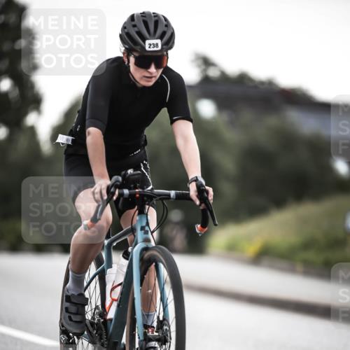 21.06.2026 - 29. Vierlanden-Triathlon H.Heesch http://msf.ph/oto/9901343 21.06.2026 09:30:56 Radfahren 238 meine-sportfotos.de
