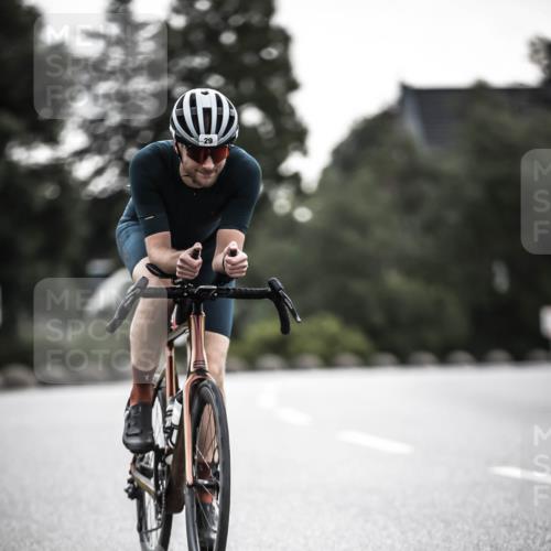 21.06.2026 - 29. Vierlanden-Triathlon H.Heesch http://msf.ph/oto/9901403 21.06.2026 09:31:57 Radfahren 29, 50, 126 meine-sportfotos.de