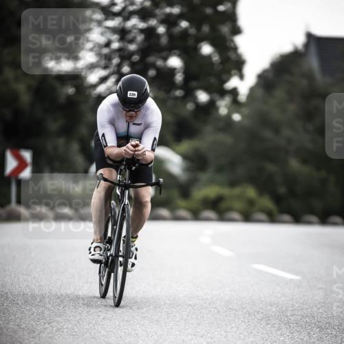 21.06.2026 - 29. Vierlanden-Triathlon H.Heesch http://msf.ph/oto/9901442 21.06.2026 09:32:12 Radfahren 48, 131, 220 meine-sportfotos.de