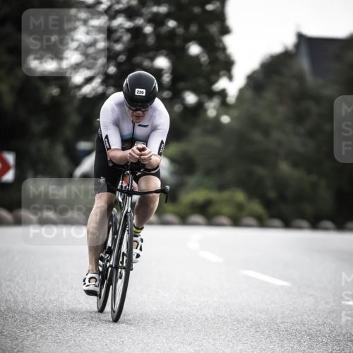 21.06.2026 - 29. Vierlanden-Triathlon H.Heesch http://msf.ph/oto/9901448 21.06.2026 09:32:12 Radfahren 48, 131, 220 meine-sportfotos.de
