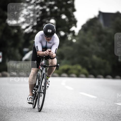 21.06.2026 - 29. Vierlanden-Triathlon H.Heesch http://msf.ph/oto/9901451 21.06.2026 09:32:12 Radfahren 48, 131, 220 meine-sportfotos.de