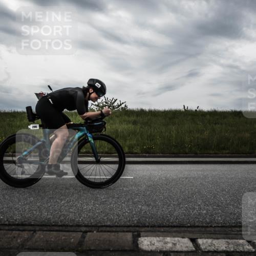 21.06.2026 - 29. Vierlanden-Triathlon H.Heesch http://msf.ph/oto/9901724 21.06.2026 09:30:33 Radfahren 35, 159, 225, 248, 295 meine-sportfotos.de