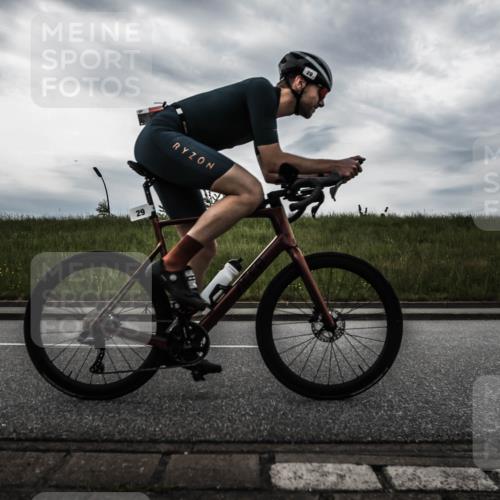 21.06.2026 - 29. Vierlanden-Triathlon H.Heesch http://msf.ph/oto/9901775 21.06.2026 09:31:58 Radfahren 29, 50, 126 meine-sportfotos.de