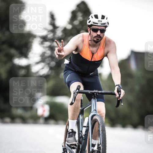 21.06.2026 - 29. Vierlanden-Triathlon H.Heesch http://msf.ph/oto/9901800 21.06.2026 10:12:19 Radfahren 96, 357, 359 meine-sportfotos.de