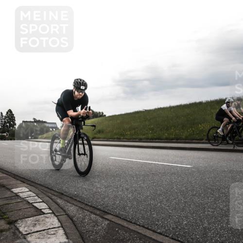 21.06.2026 - 29. Vierlanden-Triathlon H.Heesch http://msf.ph/oto/9901879 21.06.2026 09:27:17 Radfahren 27, 43, 139, 179 meine-sportfotos.de
