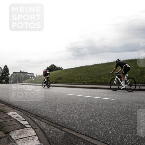 21.06.2026 - 29. Vierlanden-Triathlon H.Heesch http://msf.ph/oto/9901895 21.06.2026 09:27:34 Radfahren 180 meine-sportfotos.de