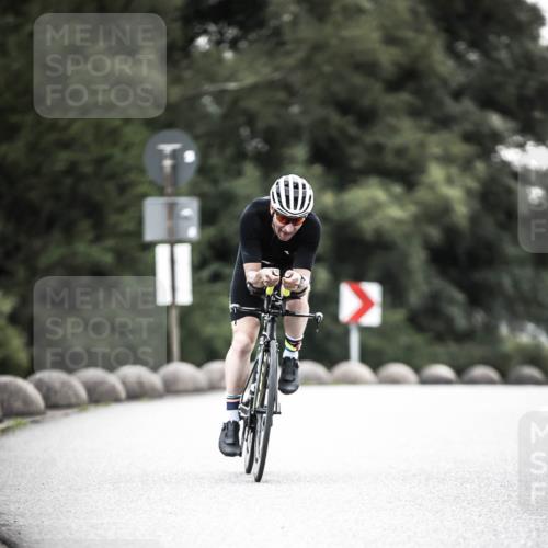 21.06.2026 - 29. Vierlanden-Triathlon H.Heesch http://msf.ph/oto/9901927 21.06.2026 09:42:02 Radfahren 191, 244, 1354 meine-sportfotos.de