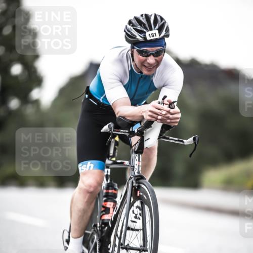 21.06.2026 - 29. Vierlanden-Triathlon H.Heesch http://msf.ph/oto/9901931 21.06.2026 10:12:28 Radfahren 181, 256 meine-sportfotos.de