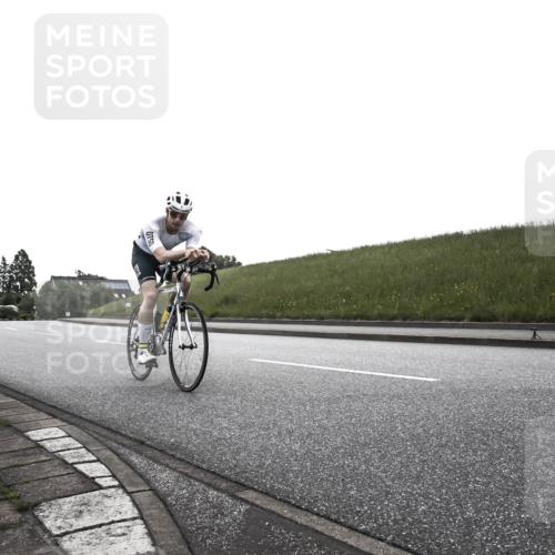 21.06.2026 - 29. Vierlanden-Triathlon H.Heesch http://msf.ph/oto/9901951 21.06.2026 09:29:59 Radfahren 7, 38, 67, 82, 88, 100, 109 meine-sportfotos.de