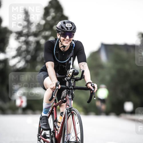 21.06.2026 - 29. Vierlanden-Triathlon H.Heesch http://msf.ph/oto/9901990 21.06.2026 10:12:42 Radfahren 245 meine-sportfotos.de