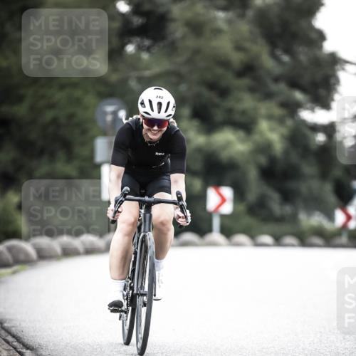 21.06.2026 - 29. Vierlanden-Triathlon H.Heesch http://msf.ph/oto/9901997 21.06.2026 09:43:09 Radfahren 242 meine-sportfotos.de
