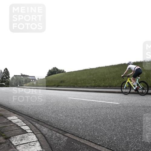 21.06.2026 - 29. Vierlanden-Triathlon H.Heesch http://msf.ph/oto/9902046 21.06.2026 09:32:08 Radfahren 131, 175, 205, 275 meine-sportfotos.de