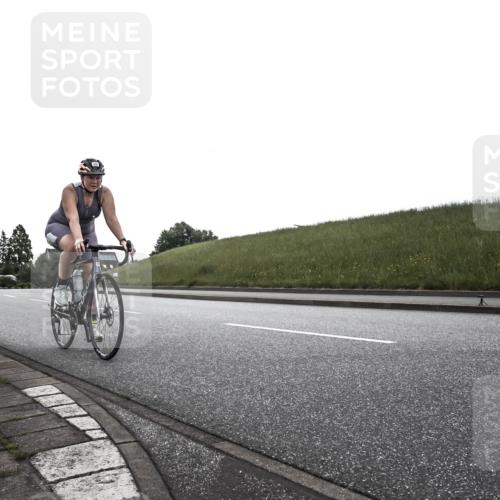 21.06.2026 - 29. Vierlanden-Triathlon H.Heesch http://msf.ph/oto/9902090 21.06.2026 09:34:11 Radfahren 39, 44, 296 meine-sportfotos.de