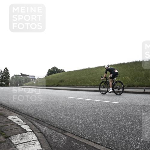 21.06.2026 - 29. Vierlanden-Triathlon H.Heesch http://msf.ph/oto/9902101 21.06.2026 09:34:41 Radfahren  meine-sportfotos.de