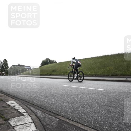 21.06.2026 - 29. Vierlanden-Triathlon H.Heesch http://msf.ph/oto/9902126 21.06.2026 09:35:46 Radfahren 120, 122 meine-sportfotos.de