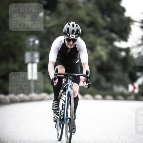 21.06.2026 - 29. Vierlanden-Triathlon H.Heesch http://msf.ph/oto/9902134 21.06.2026 09:45:38 Radfahren 20, 176, 226 meine-sportfotos.de