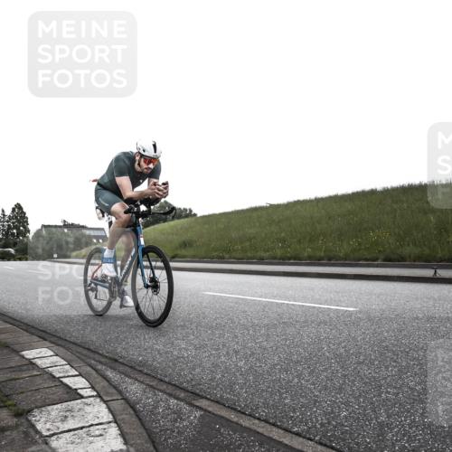 21.06.2026 - 29. Vierlanden-Triathlon H.Heesch http://msf.ph/oto/9902172 21.06.2026 09:36:16 Radfahren 6, 130, 135, 180 meine-sportfotos.de