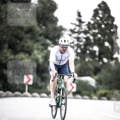 21.06.2026 - 29. Vierlanden-Triathlon H.Heesch http://msf.ph/oto/9902180 21.06.2026 09:46:27 Radfahren 58, 164 meine-sportfotos.de