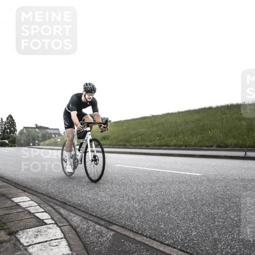 21.06.2026 - 29. Vierlanden-Triathlon H.Heesch http://msf.ph/oto/9902218 21.06.2026 09:37:46 Radfahren 5, 30, 69, 195 meine-sportfotos.de